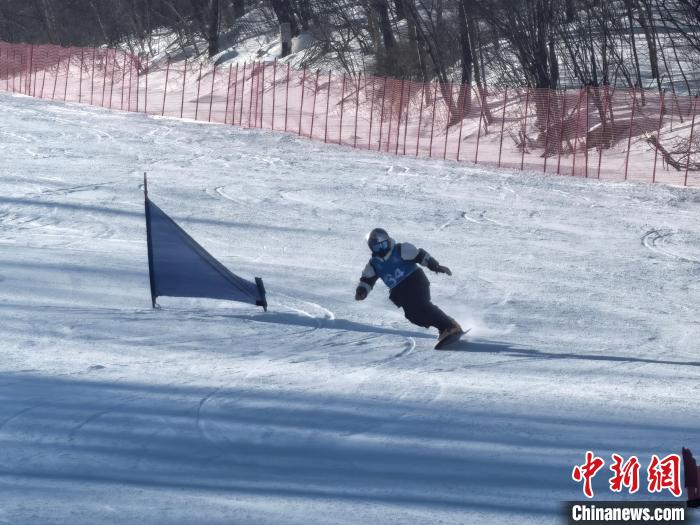 亚布力举办年度迎亚冬全国高山滑雪及单板滑雪