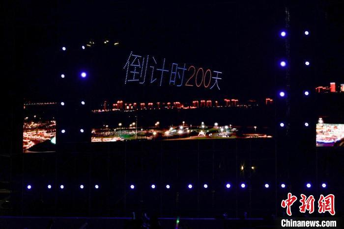 夜幕降临，哈尔滨的城市