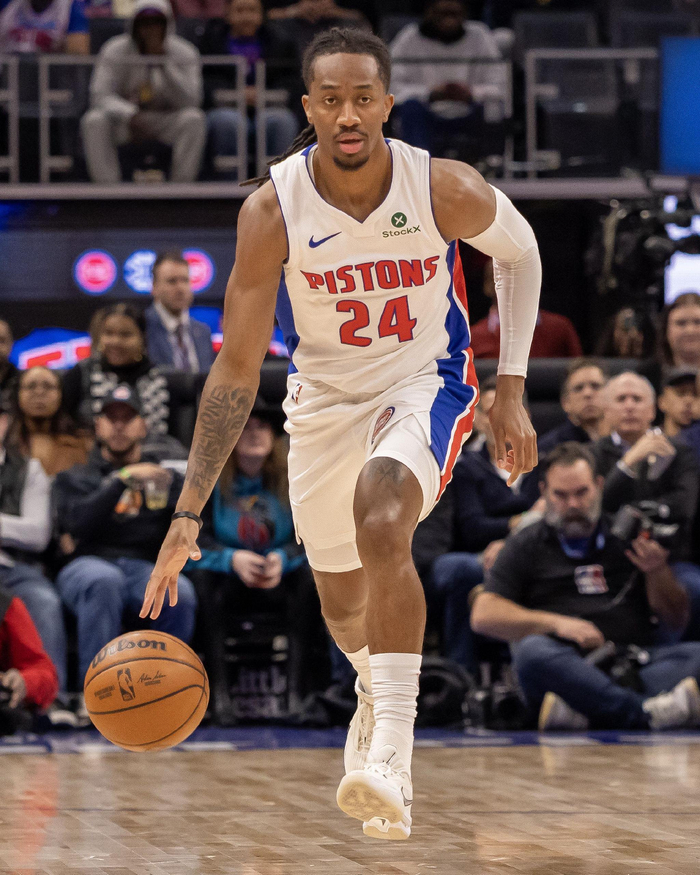 丹尼斯·詹金斯一战成名逆袭NBA，活塞双合同锁定