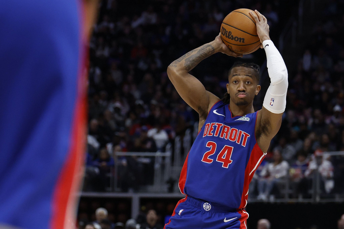 丹尼斯·詹金斯一战成名逆袭NBA，活塞双合同锁定