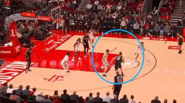 切特-霍姆格伦防守技巧惊艳全场 成最佳防守一阵