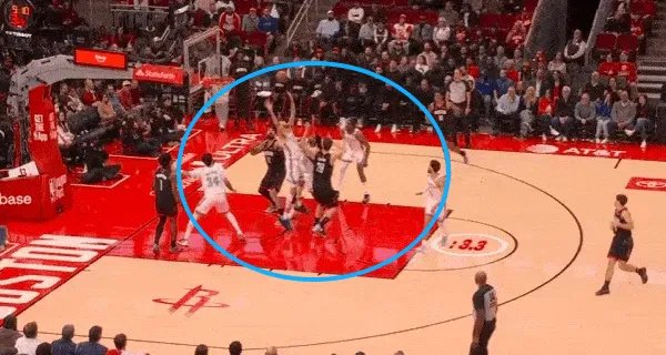 切特-霍姆格伦防守技巧惊艳全场 成最佳防守一阵