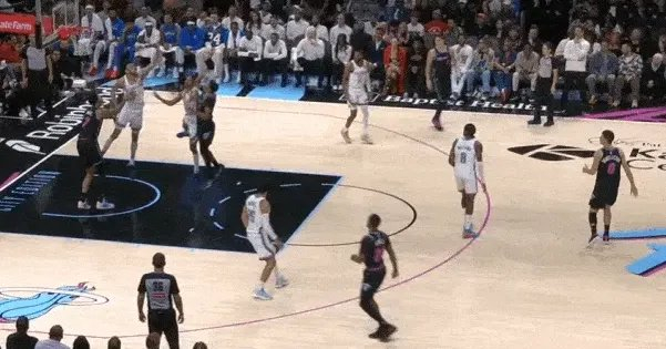 切特-霍姆格伦防守技巧惊艳全场 成最佳防守一阵