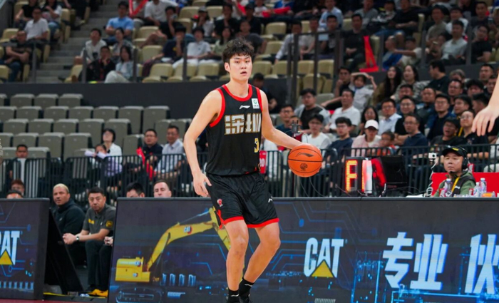 深圳前锋王浩然砍32分难掩防守短板 国家队征召
