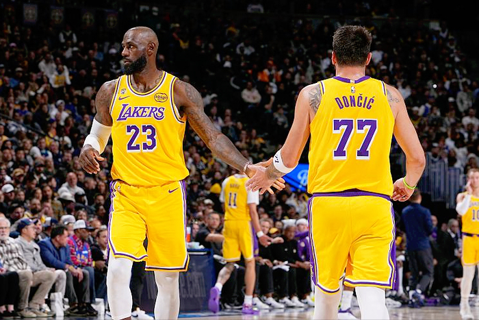 詹姆斯退役或引发NBA流量危机：23年扛起联盟流量