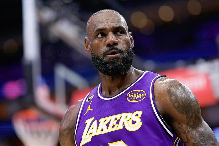 詹姆斯退役或引发NBA流量危机：23年扛起联盟流量