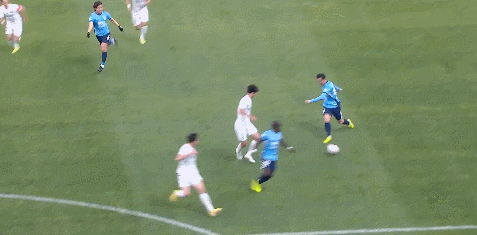 大连英博主场3-0完胜浙江队延续不败战绩