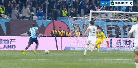 大连英博主场3-0完胜浙江队延续不败战绩