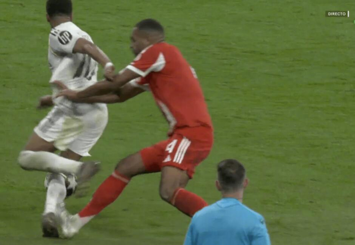 欧冠焦点战争议判罚引热议