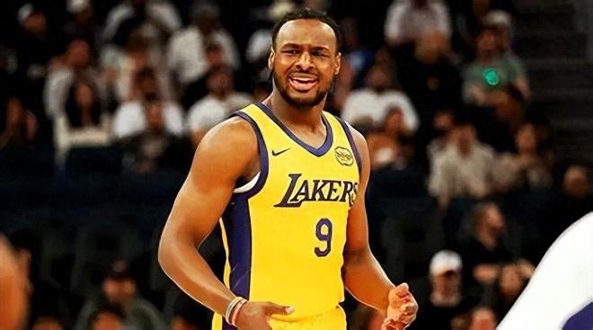 勒布朗之子布朗尼：从生死考验到NBA父子助攻传