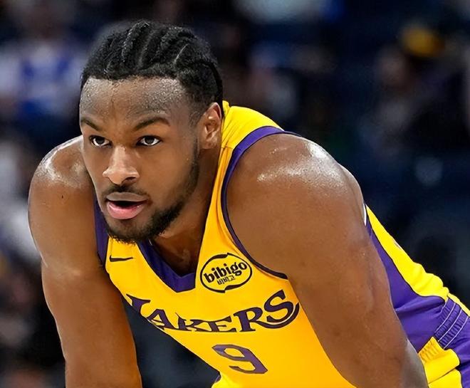 勒布朗之子布朗尼：从生死考验到NBA父子助攻传