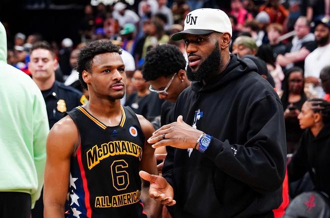 勒布朗之子布朗尼：从生死考验到NBA父子助攻传