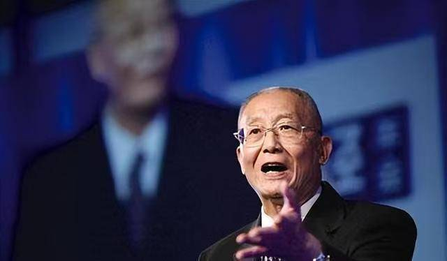 魏纪中干预三大功勋教练引争议